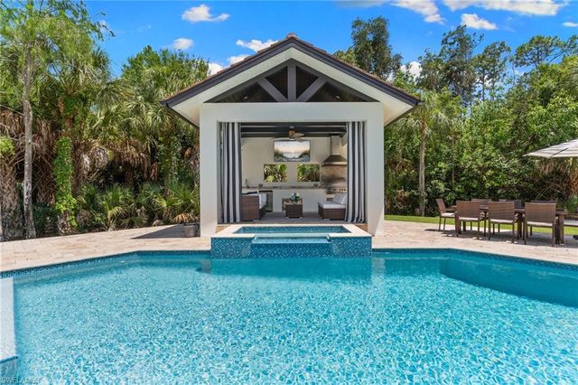 436 Corbel DR, Naples, FL 34110