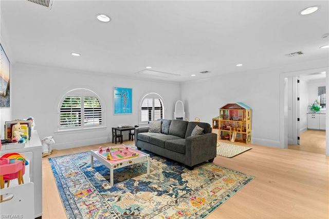 436 Corbel DR, Naples, FL 34110