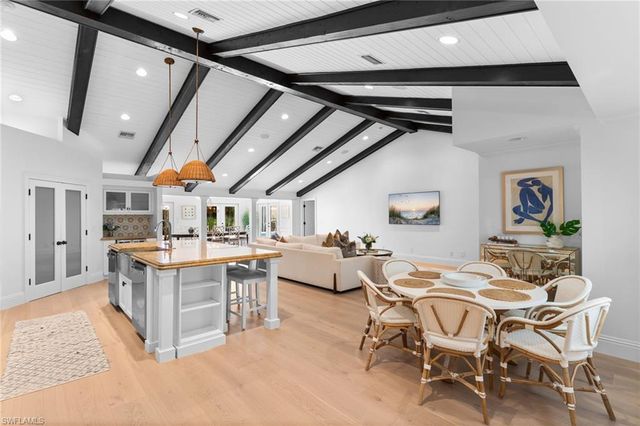 436 Corbel DR, Naples, FL 34110