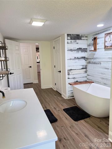 1442 Lee Pearson Road, Lenoir, NC 28645