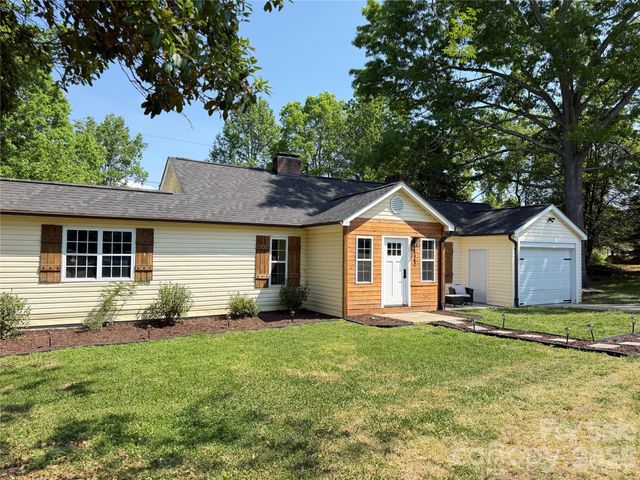 1442 Lee Pearson Road, Lenoir, NC 28645