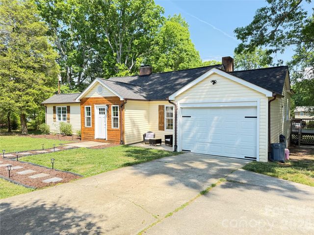 1442 Lee Pearson Road, Lenoir, NC 28645