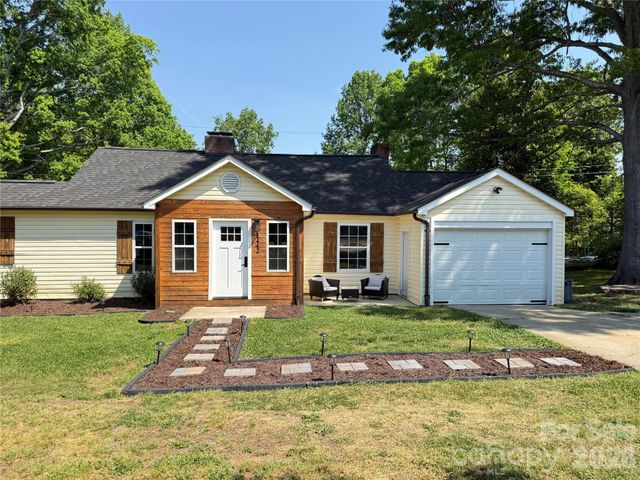 1442 Lee Pearson Road, Lenoir, NC 28645