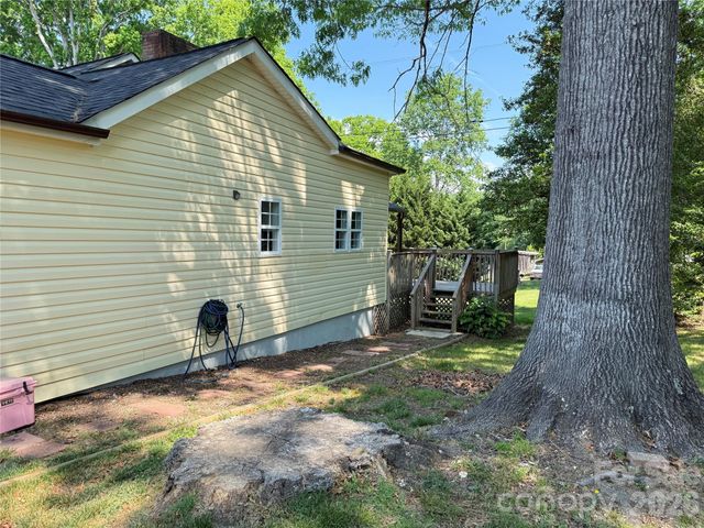 1442 Lee Pearson Road, Lenoir, NC 28645