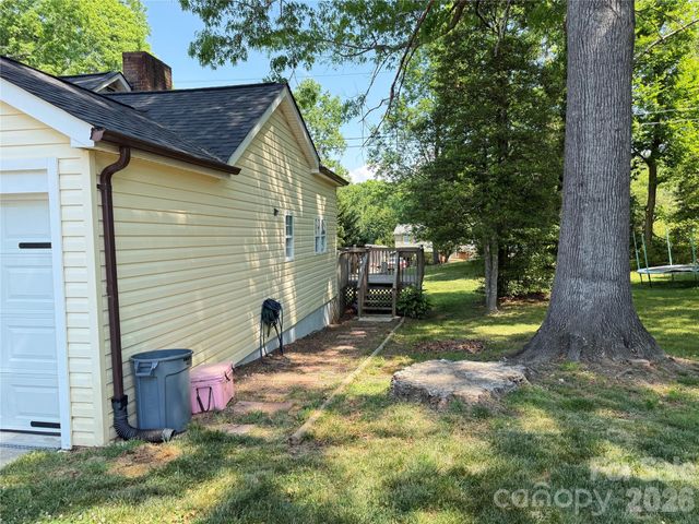 1442 Lee Pearson Road, Lenoir, NC 28645