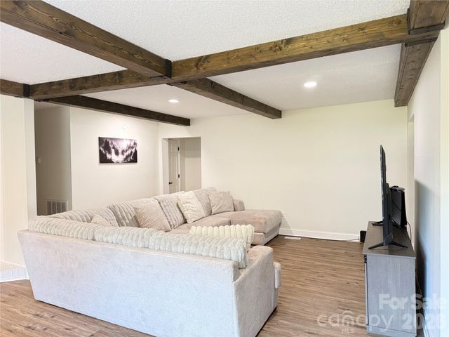 1442 Lee Pearson Road, Lenoir, NC 28645