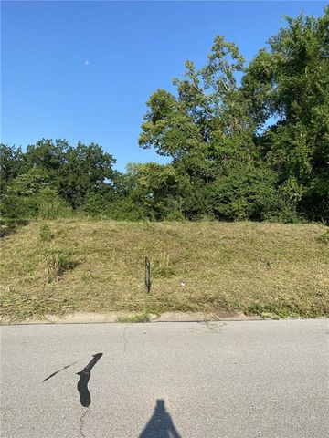 3737 N Brighton Avenue, Kansas City, MO 64117