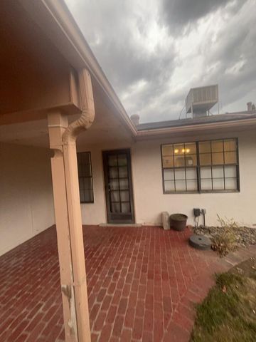 1052 Monte Largo Drive NE, Albuquerque, NM 87123
