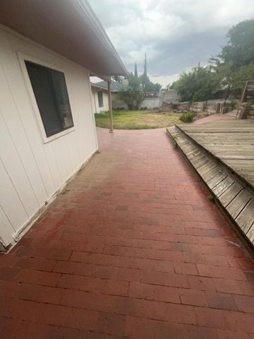 1052 Monte Largo Drive NE, Albuquerque, NM 87123