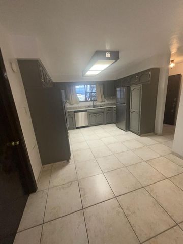 1052 Monte Largo Drive NE, Albuquerque, NM 87123