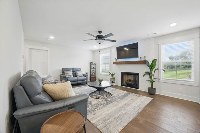 397 Frontier Dr, Clarksville, TN 37043