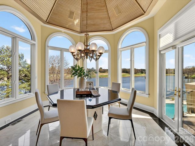 6905 Shinnecock Hill Lane, Charlotte, NC 28277