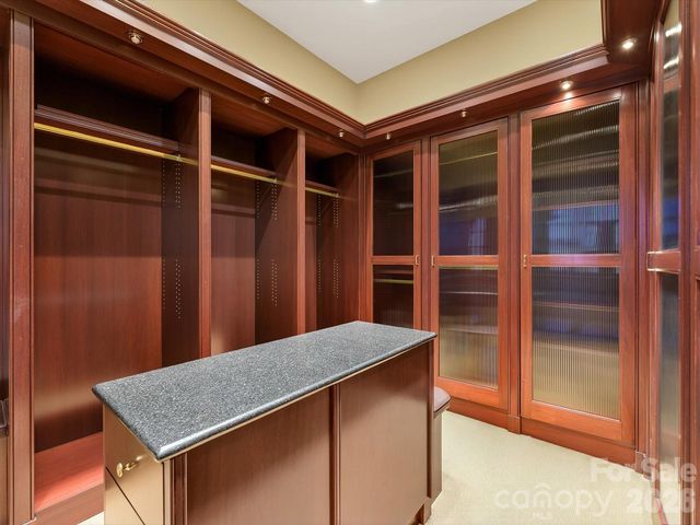 6905 Shinnecock Hill Lane, Charlotte, NC 28277