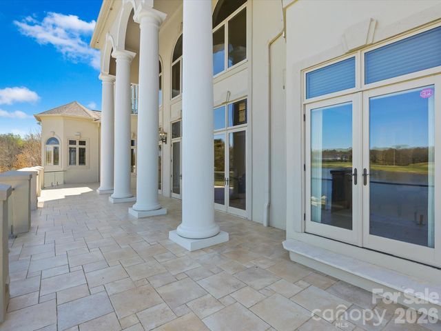 6905 Shinnecock Hill Lane, Charlotte, NC 28277