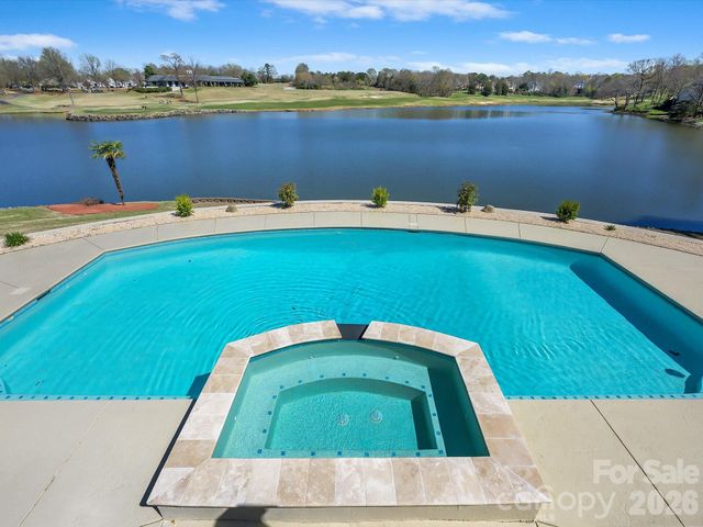 6905 Shinnecock Hill Lane, Charlotte, NC 28277