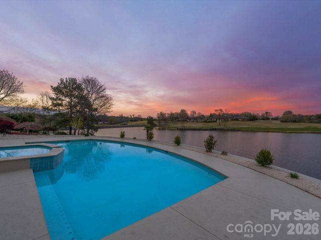 6905 Shinnecock Hill Lane, Charlotte, NC 28277