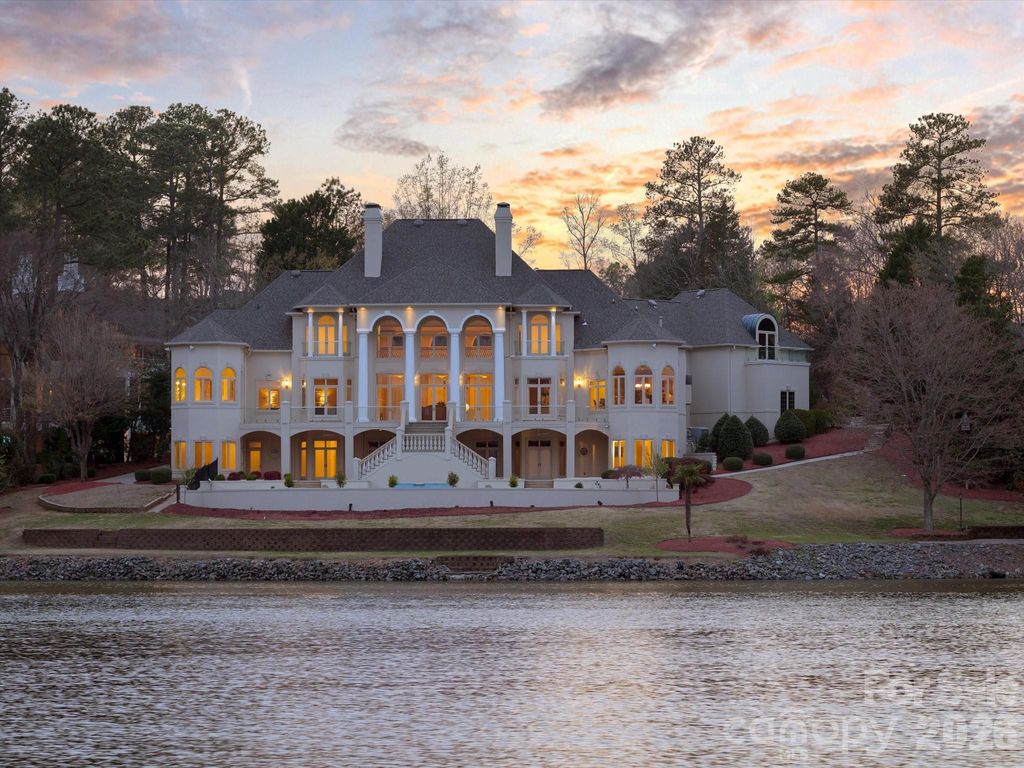 6905 Shinnecock Hill Lane, Charlotte, NC 28277