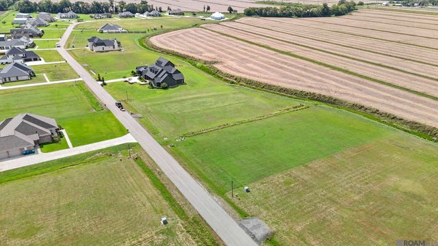 402 Harvest Ln, Port Allen, LA 70767