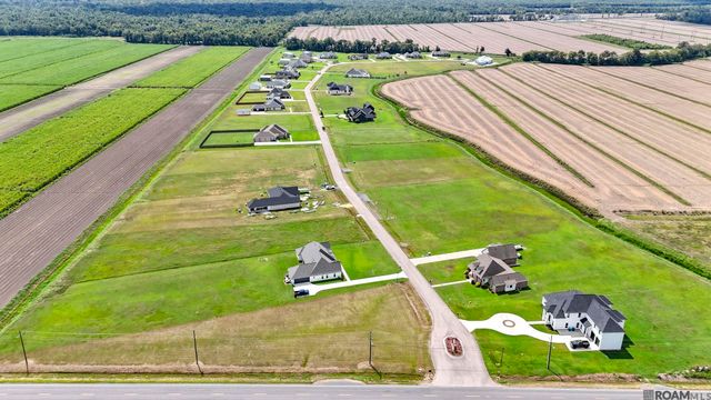 402 Harvest Ln, Port Allen, LA 70767