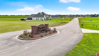 402 Harvest Ln, Port Allen, LA 70767