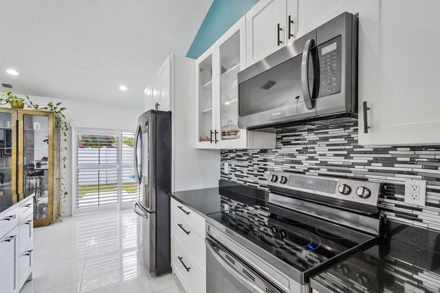 26 Dogwood Circle, Boynton Beach, FL 33436