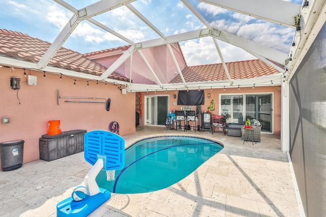 26 Dogwood Circle, Boynton Beach, FL 33436