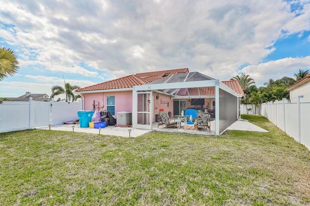 26 Dogwood Circle, Boynton Beach, FL 33436