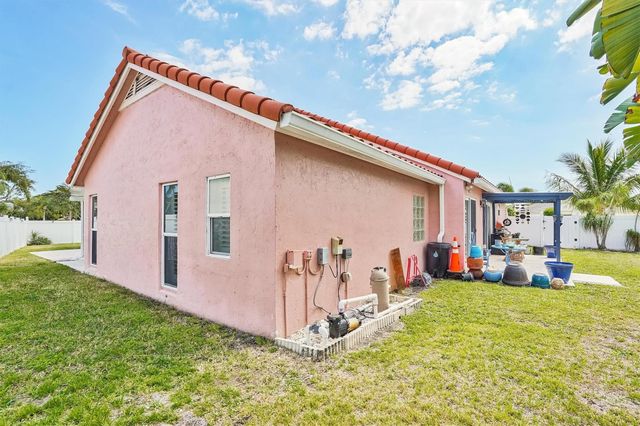 26 Dogwood Circle, Boynton Beach, FL 33436