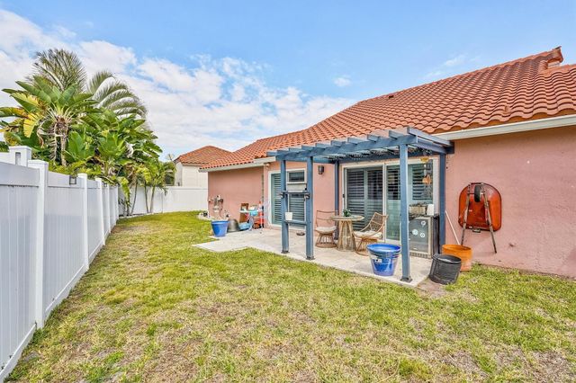 26 Dogwood Circle, Boynton Beach, FL 33436