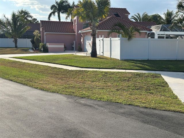 26 Dogwood Circle, Boynton Beach, FL 33436