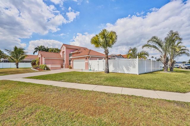 26 Dogwood Circle, Boynton Beach, FL 33436
