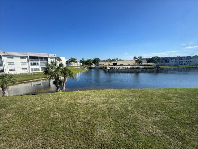 8130 Sunrise Lakes Blvd 202, Sunrise, FL 33322