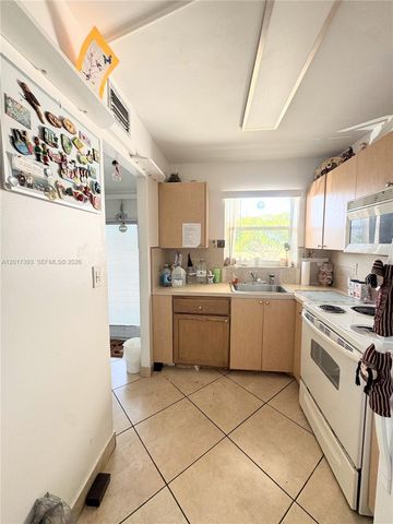 8130 Sunrise Lakes Blvd 202, Sunrise, FL 33322