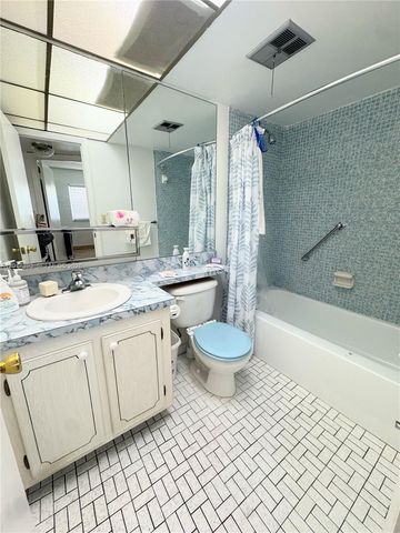 8130 Sunrise Lakes Blvd 202, Sunrise, FL 33322