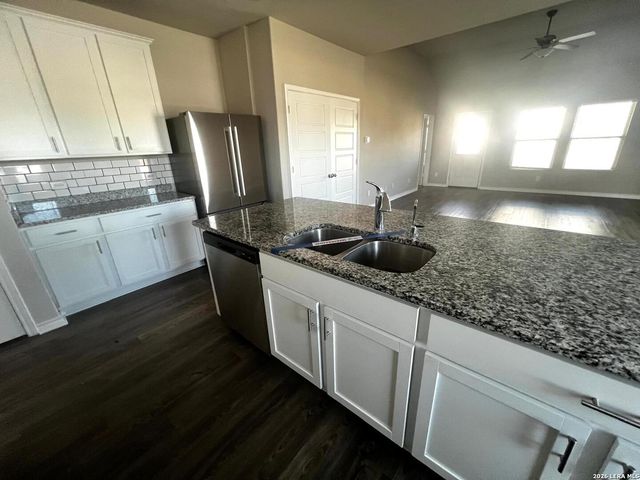 6327 SYCAMORE RUN, San Antonio, TX 78219