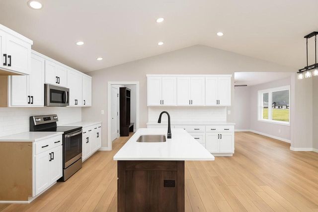 1769 Arches DRIVE, Holmen, WI 54636