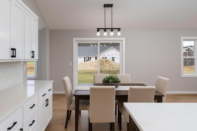 1769 Arches DRIVE, Holmen, WI 54636