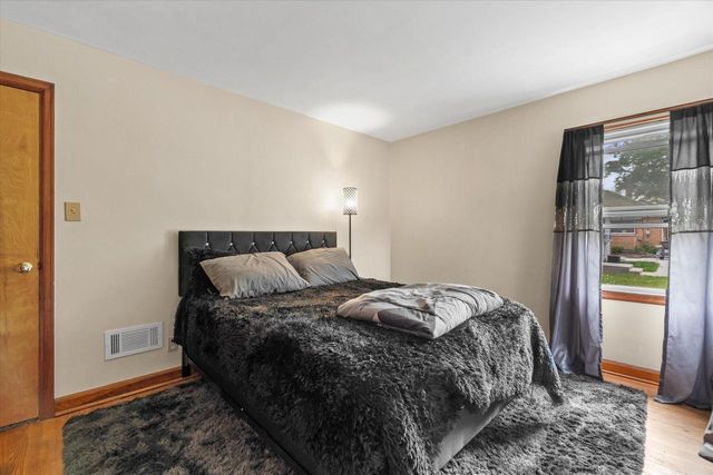 637 Oak STREET, South Milwaukee, WI 53172