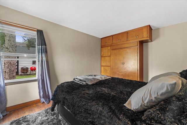 637 Oak STREET, South Milwaukee, WI 53172