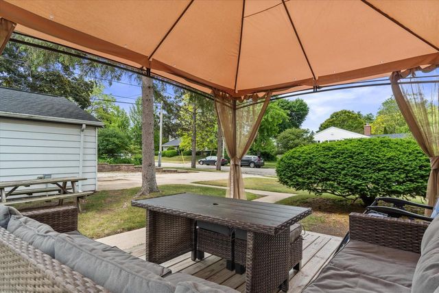 637 Oak STREET, South Milwaukee, WI 53172
