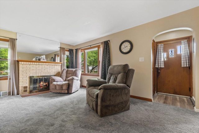 637 Oak STREET, South Milwaukee, WI 53172