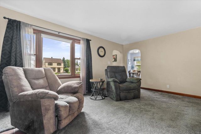 637 Oak STREET, South Milwaukee, WI 53172