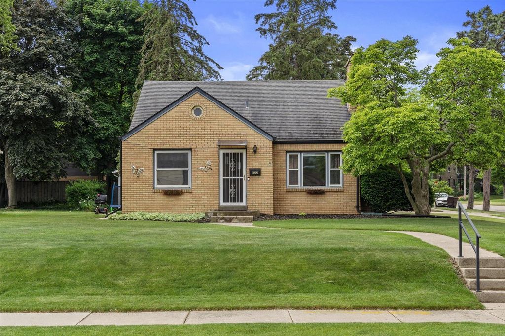 637 Oak STREET, South Milwaukee, WI 53172