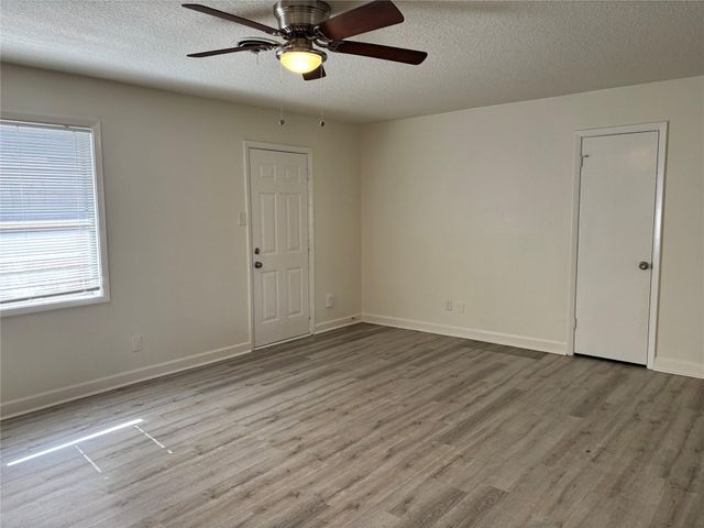 903 S Dula Street, Alvin, TX 77511