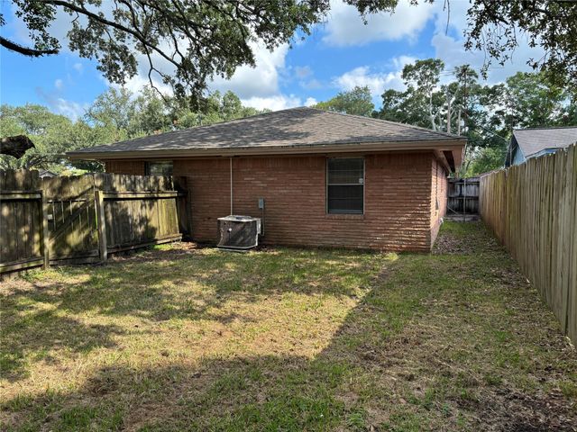 903 S Dula Street, Alvin, TX 77511