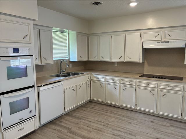 903 S Dula Street, Alvin, TX 77511