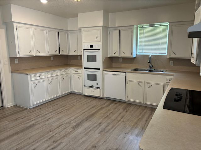 903 S Dula Street, Alvin, TX 77511