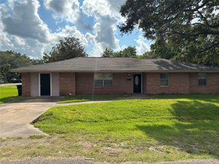 903 S Dula Street, Alvin, TX 77511