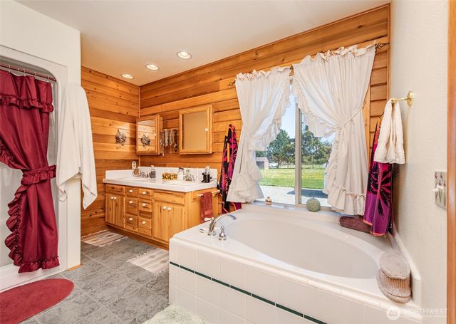 1688 Finn Hall Road, Port Angeles, WA 98362