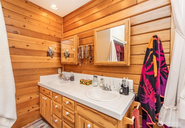 1688 Finn Hall Road, Port Angeles, WA 98362